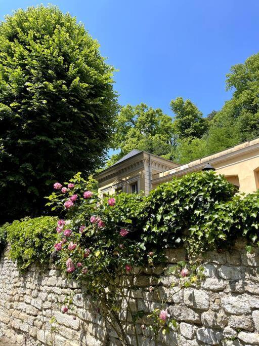 Apartamento Romantique Jacuzzi, Au Chateau A 30 Min De Paris Limay Exterior foto